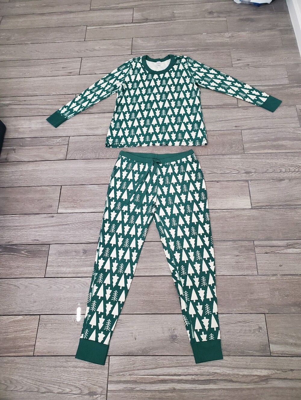 Hanna Andersson 100% organic cotton green white Christmas pine tree pajama set